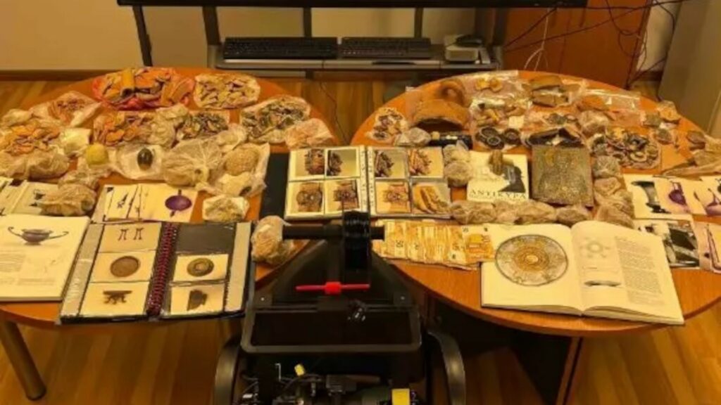 Συνελήφθη ένας άνδρας για κατοχή αρχαίων αντικειμένων και θρησκευτικών εικόνων