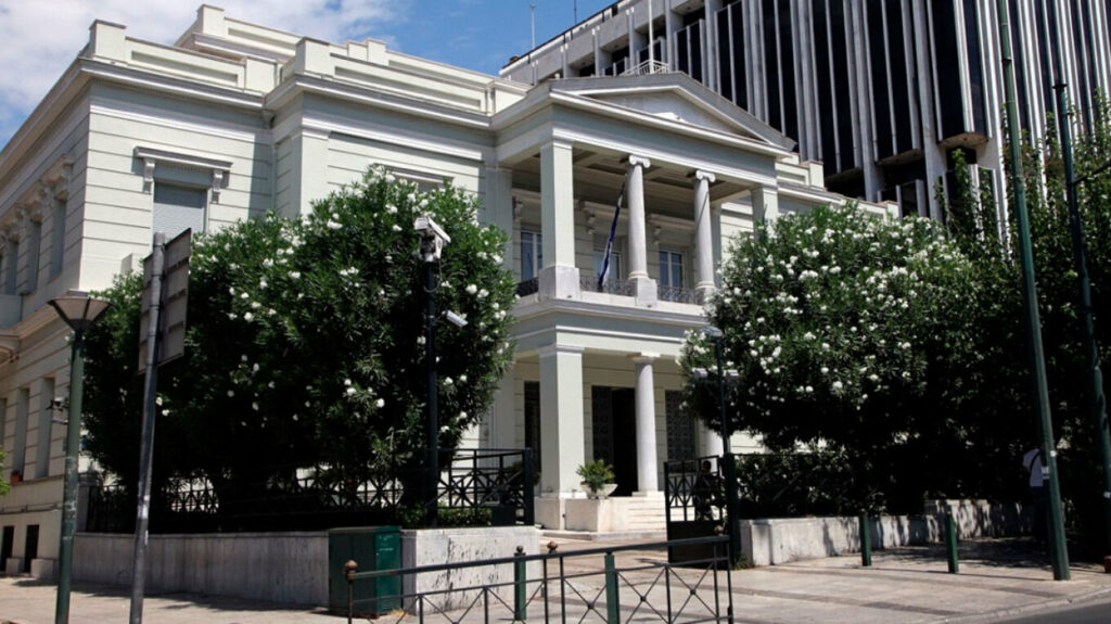 Ηχηρή απάντηση της Αθήνας στις απειλές Ζαχάροβα: Αυτονόητο δικαίωμα κάθε κράτους να συνάπτει διακρατικές συμφωνίες