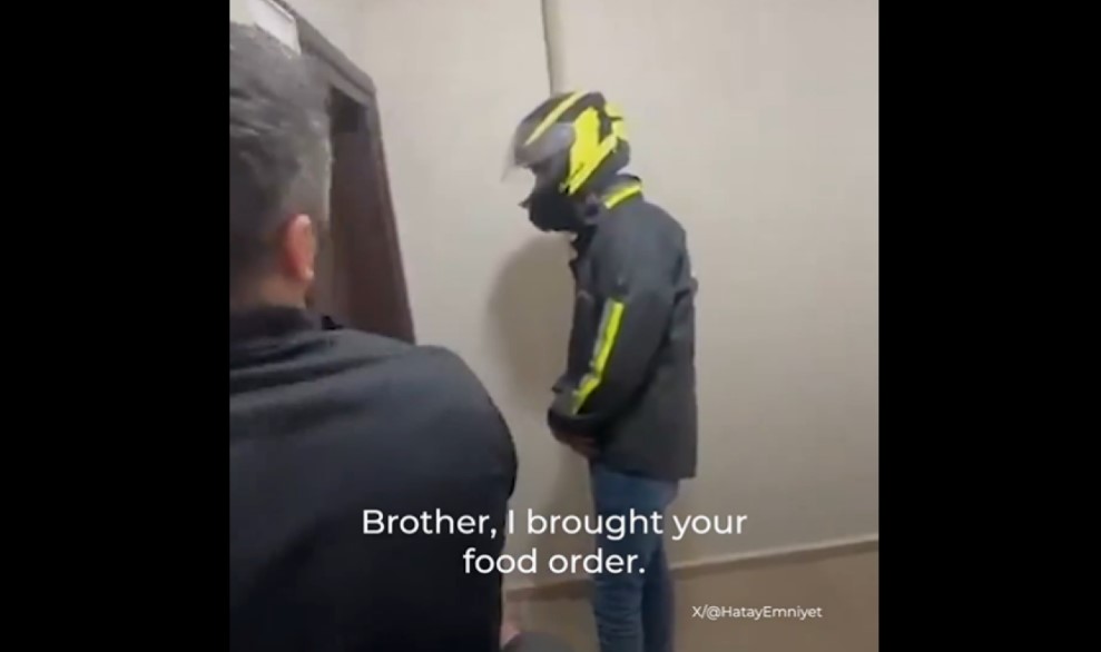 Τουρκία: Αστυνομικός υποδύθηκε τον ντελιβερά για να συλλάβει φυγόδικο - «Αδερφέ σου έφερα την παραγγελία»