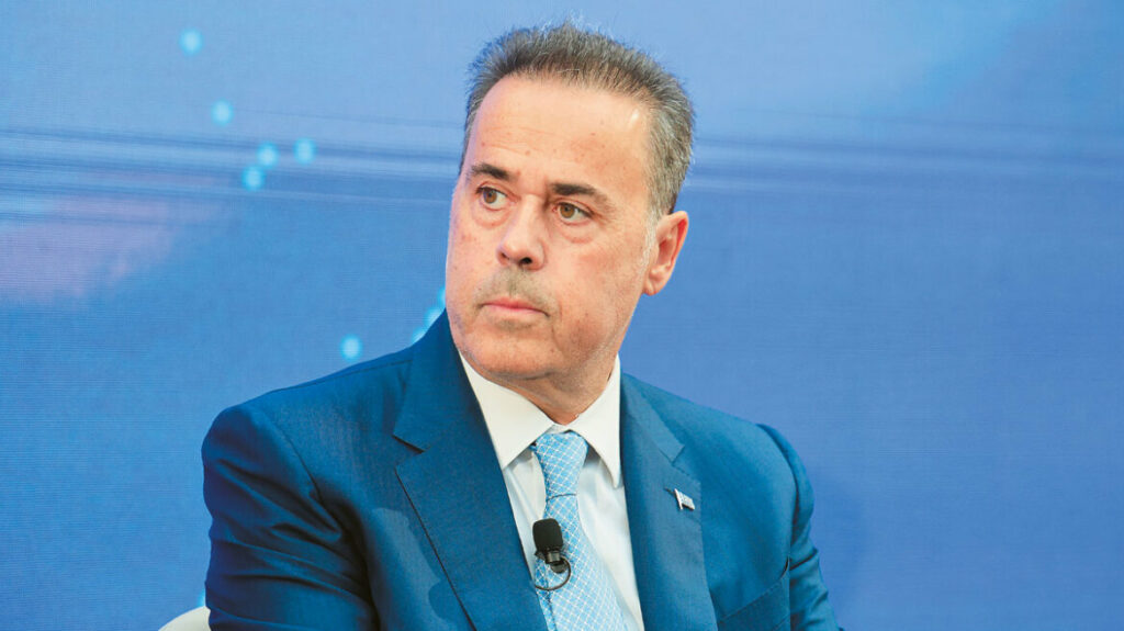 Παπασταύρου κατά Φάμελλου για την εκμετάλλευση κοιτασμάτων: Ή είναι παντελώς αδαής ή είναι προκλητικός συκοφάντης