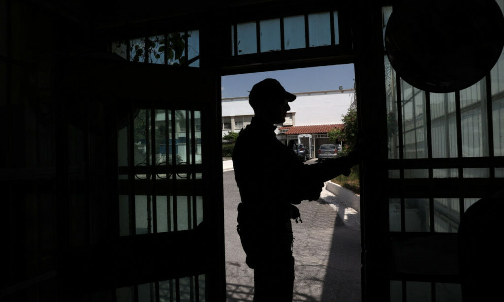 Υπό άκρα μυστικότητα η μεταγωγή των 7 κρατουμένων της κλειστής ομάδας που απολάμβανε ανέσεις μέσα στις φυλακές
