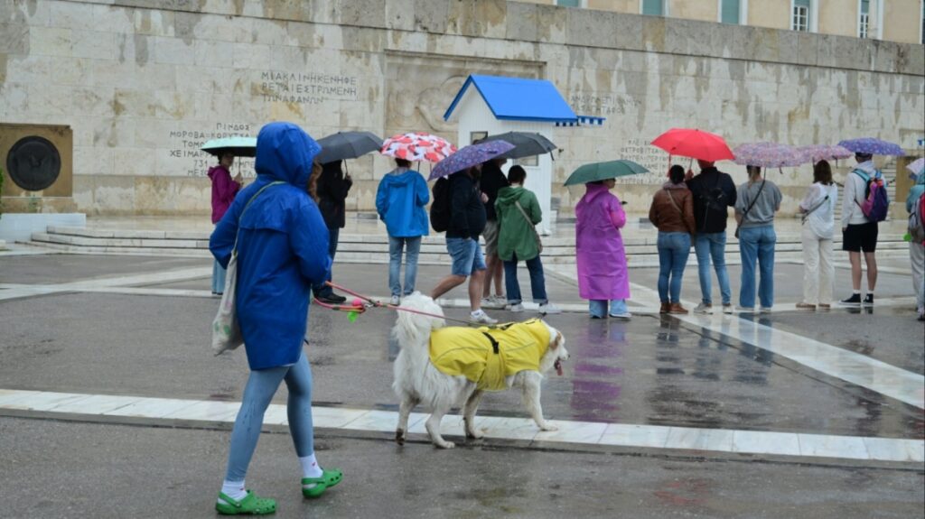 Καιρός: Βροχές, καταιγίδες και ισχυροί νοτιάδες όλη την εβδομάδα - Ποιες περιοχές θα επηρεαστούν
