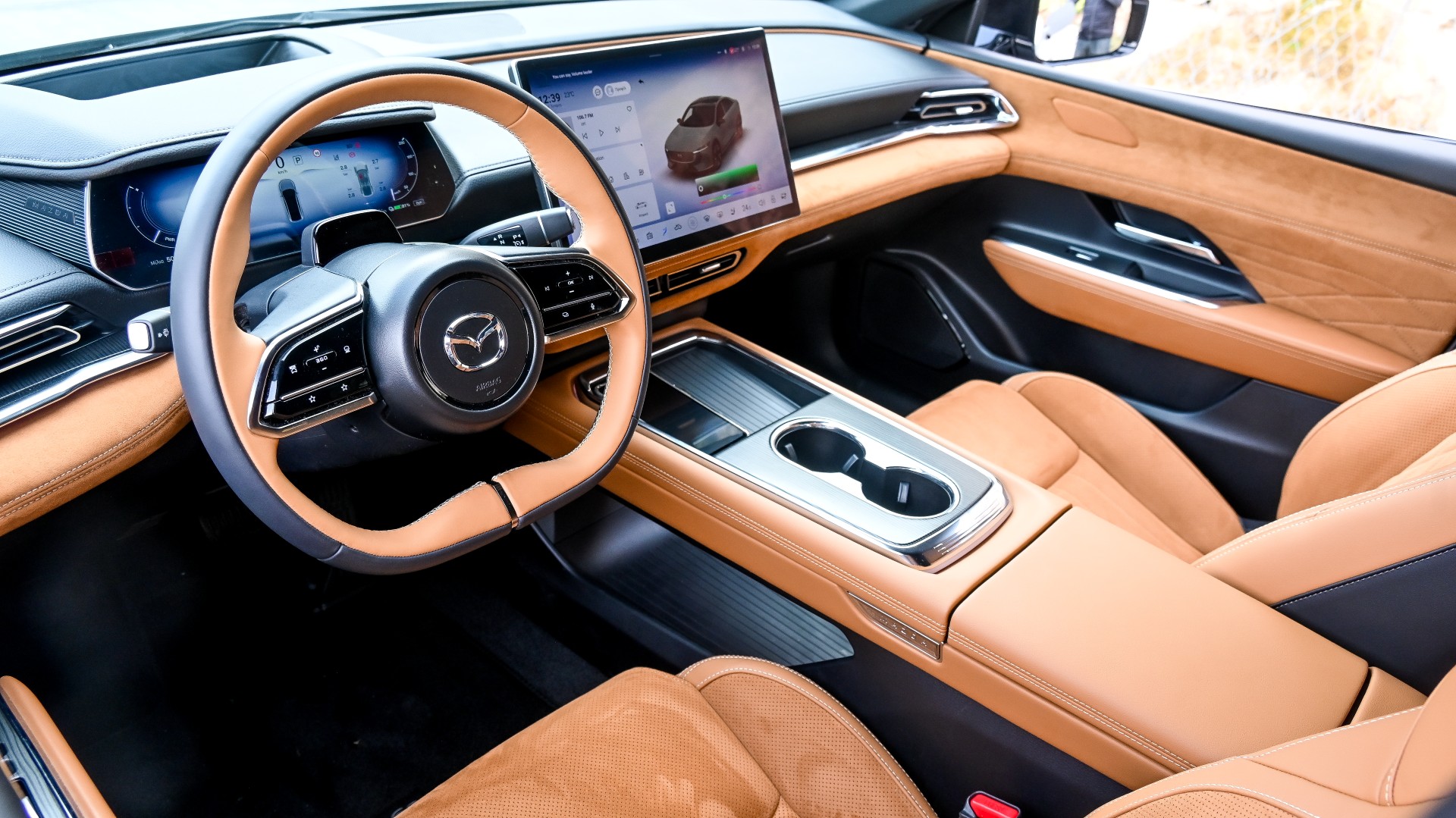 Mazda 6e: Οδηγούμε το νέο ηλεκτρικό της Mazda με φόντο την Αθηναϊκή Ριβιέρα