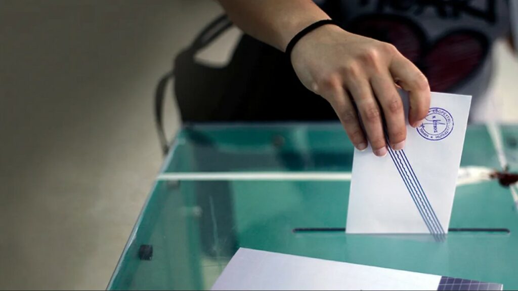 Δημοσκόπηση Interview: Στο 30% η ΝΔ, 14 μονάδες μπροστά από το ΠΑΣΟΚ - Στο 19,9% οι αναποφάσιστοι