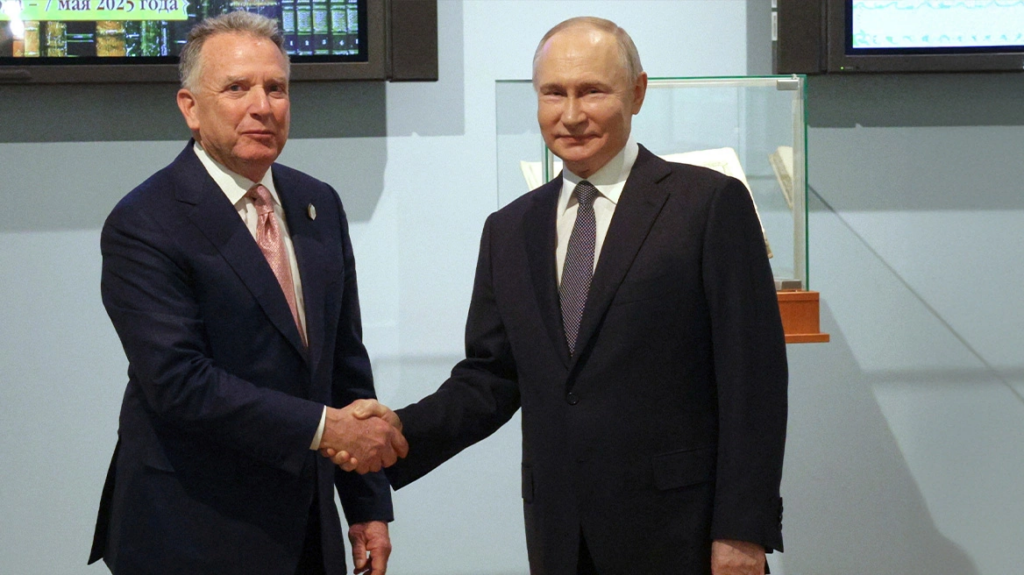 Στην Μόσχα για να συναντήσει τον Βλαντίμιρ Πούτιν στέλνει τον Στιβ Γουίτκοφ, ο Ντόναλντ Τραμπ