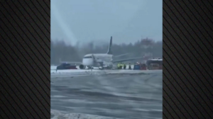 Λιθουανία: Εκτός πορείας βγήκε αεροπλάνο σε διάδρομο τροχοδρόμησης στο αεροδρόμιο του Βίλνιους