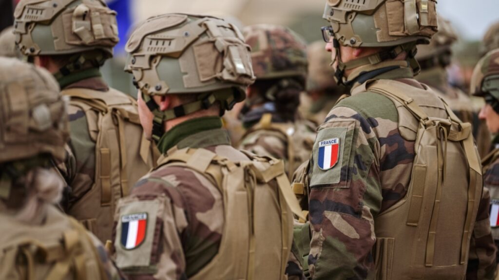 Γαλλία: Ο Μακρόν ανακοινώνει σήμερα ένα πρόγραμμα εθελουσίας στρατιωτικής θητείας