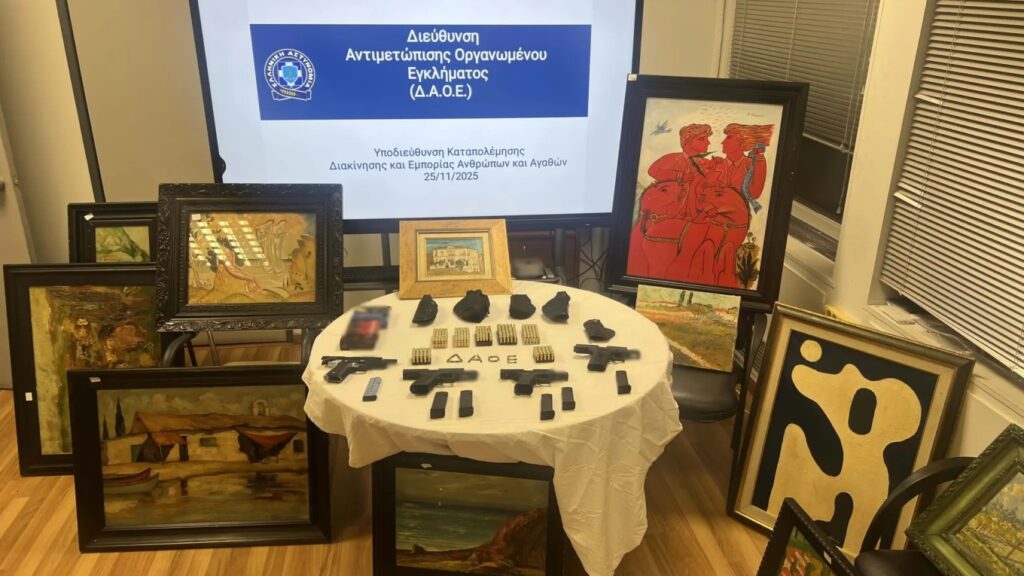 Εξαρθρώθηκε κύκλωμα με πλαστά έργα τέχνης - Κατασχέθηκαν 481 πίνακες ζωγραφικής, όπλα και σφαίρες - Δύο συλλήψεις