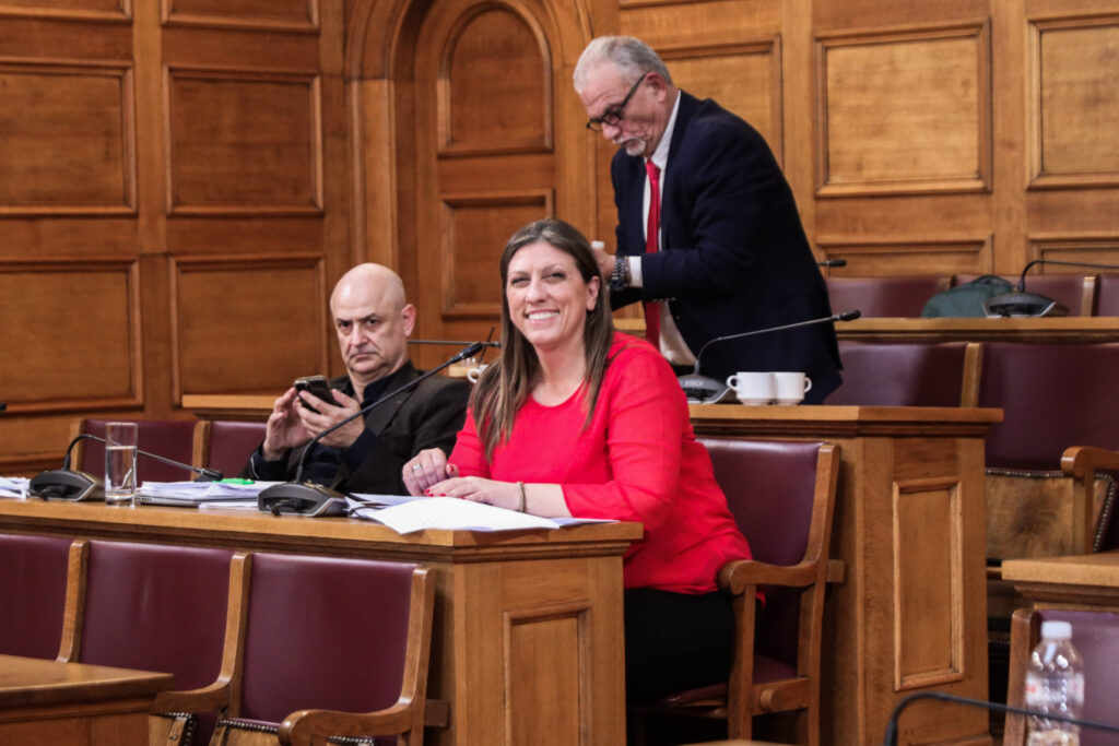 «Γιατί κλείνετε τα μικρόφωνα;» - Νέο επεισόδιο στην εξεταστική για τον ΟΠΕΚΕΠΕ μετά τη δίωρη καθυστέρηση της Κωνσταντοπούλου