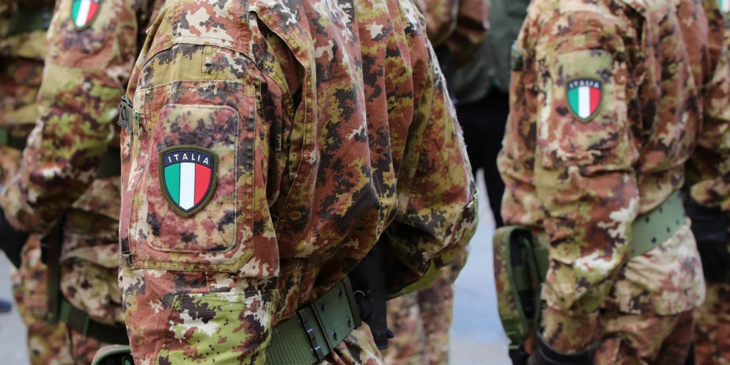 Πρόταση νέας στρατιωτικής θητείας σκέφτεται να προτείνει ο υπουργός Άμυνας της Ιταλίας
