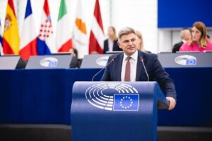 Νικόλας Φαραντούρης: Ερωτήσεις και κριτική στην Κομισιόν για τις περικοπές κονδυλίων για το περιβάλλον