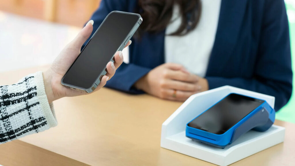 Υποχρεωτικές από σήμερα παντού οι πληρωμές και με IRIS