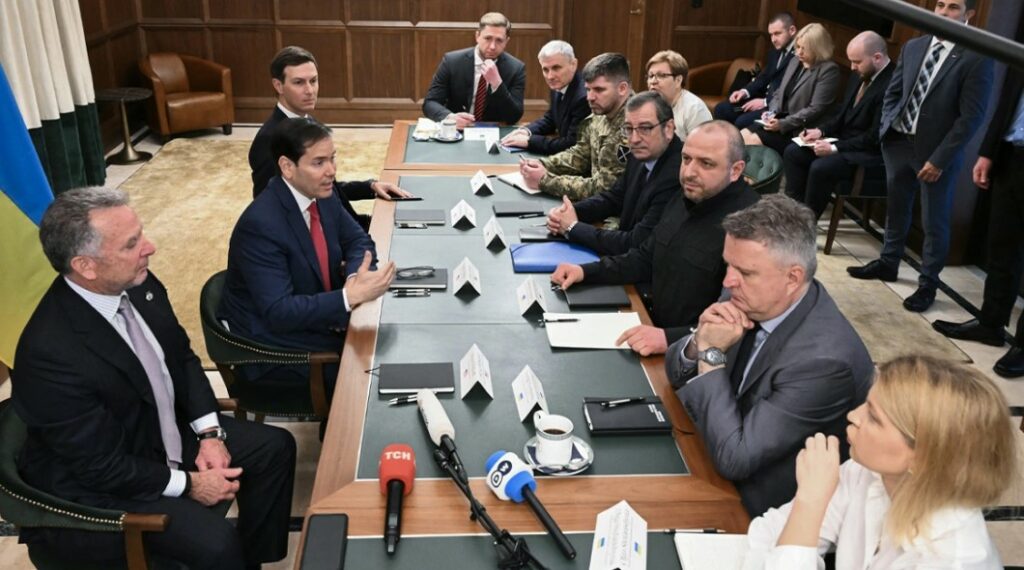 Τα μυστικά του δείπνου στη Φλόριντα για το τέλος του πολέμου στην Ουκρανία: Το συμβολικό γεύμα και τα αγκάθια για το ΝΑΤΟ και τις παραχωρήσεις εδαφών