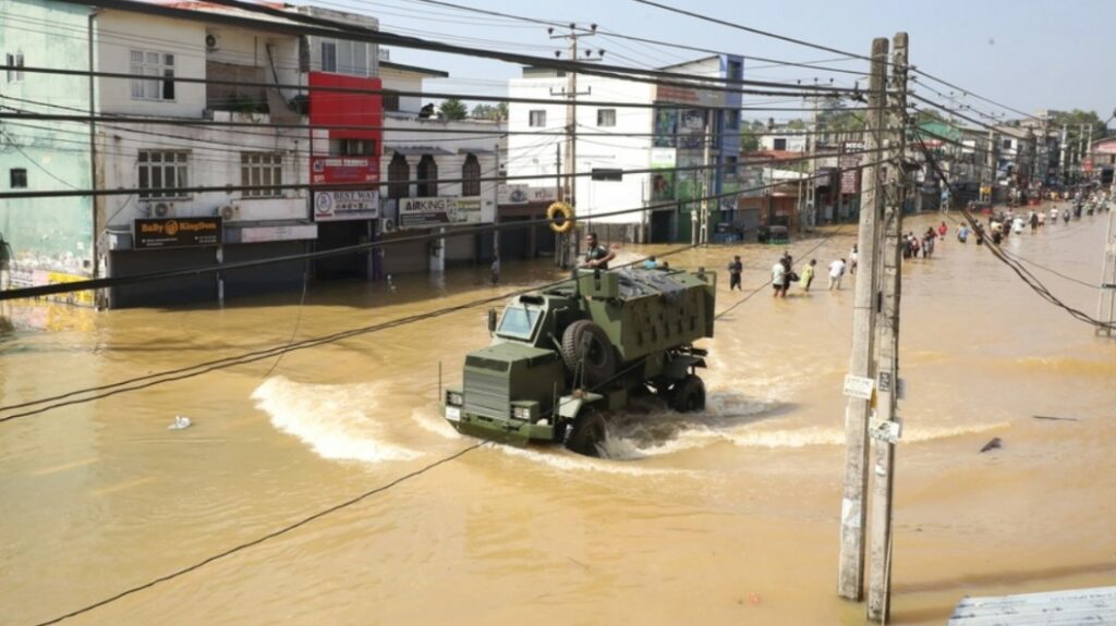 Περισσότεροι από 1.000 νεκροί από τις πλημμύρες στην Ασία - Κινητοποιήθηκε και ο στρατός