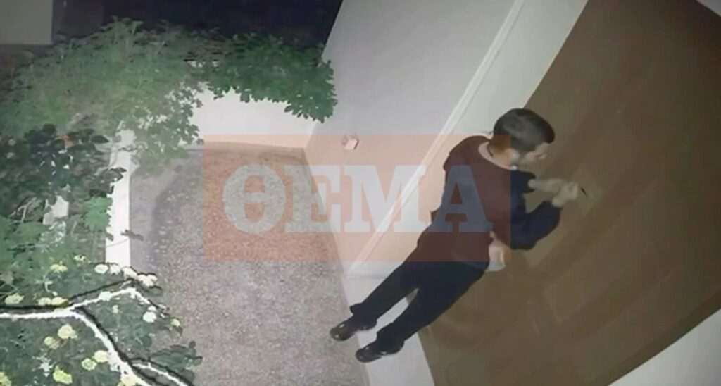 Νέα Σμύρνη: Νεαρός κυκλοφορούσε με κλεμμένο μηχανάκι, λήστευε ανηλίκους και εισέβαλε σε σπίτια - ΒΙΝΤΕΟ