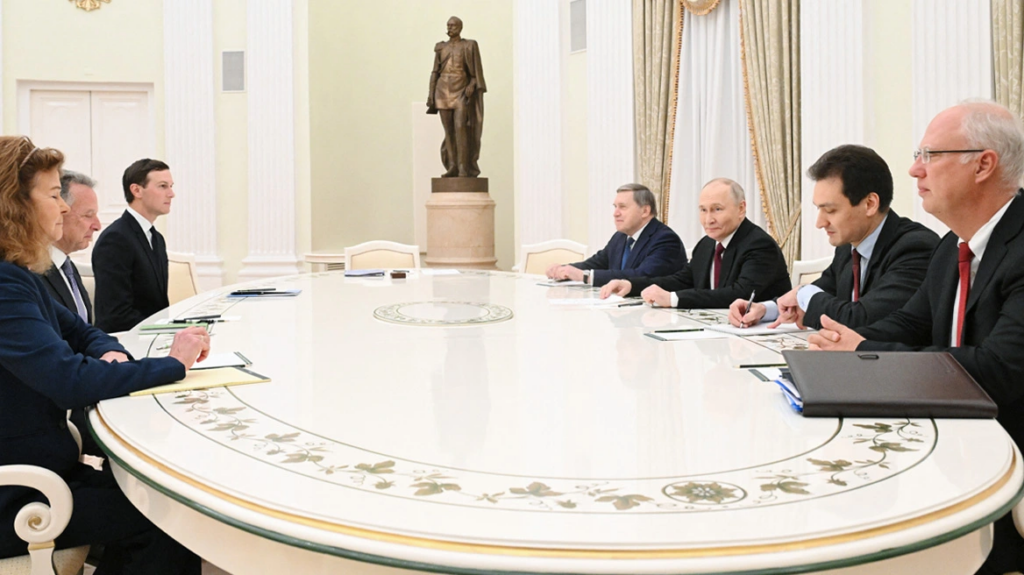 Τουλάχιστον 1,5 ώρα έστησε ο Πούτιν τον Στιβ Γουίτκοφ - Ξεκίνησε η συνάντηση