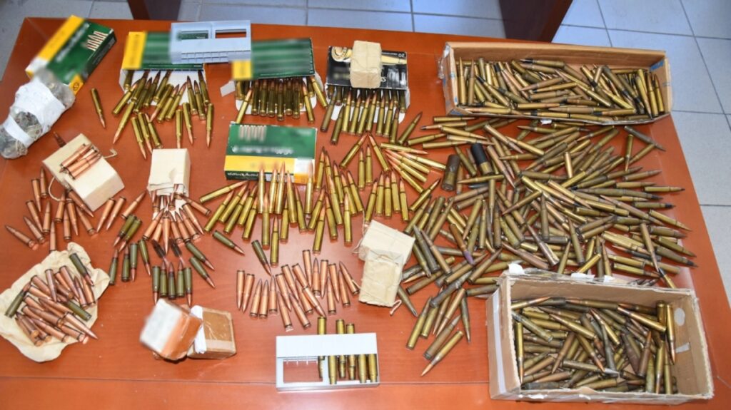 Κρήτη: Συνελήφθη 54χρονος που είχε έξι όπλα, σχεδόν 800 φυσίγγια και ξιφολόγχες