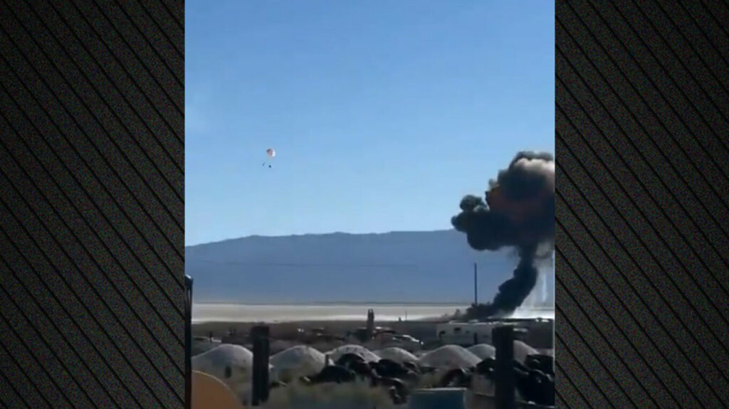 Καλιφόρνια: Συνετρίβη F-16 κατά τη διάρκεια επίδειξης - O πιλότος εκτινάχθηκε με ασφάλεια- ΒΙΝΤΕΟ