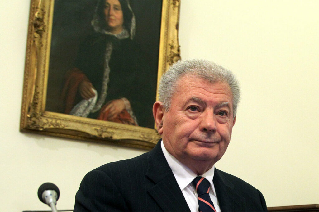 Σήφης Βαλυράκης: Του φώναζαν φύγε κ...γερε, είδα να τον χτυπούν με κοντάρι στο κεφάλι και να πέφτει στη θάλασσα, κατέθεσε ο αυτόπτης μάρτυρας