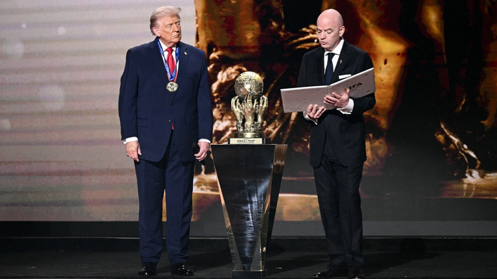 Στον Ντόναλντ Τραμπ απένειμε η FIFA βραβείο Ειρήνης - Από τις μεγαλύτερες τιμές στη ζωή μου, δήλωσε ο Αμερικανός πρόεδρος - Βίντεο