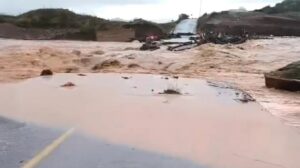 Κακοκαιρία Byron: Υπερχείλισε ο Ενιπέας, εκκενώθηκε οικισμός στα Φάρσαλα