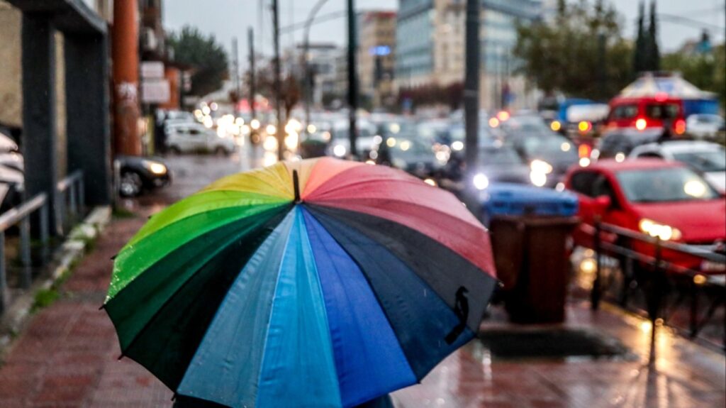 Καιρός: Τοπικές βροχές σε ανατολικά και νότια - «Ωμέγα εμποδιστής» φέρνει πρόσκαιρη ηρεμία