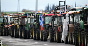 Αγρότες: Κλείνουν και παρακαμπτήριους στις εθνικές οδούς, αποκλείουν τελωνεία και ετοιμάζονται για το λιμάνι του Βόλου