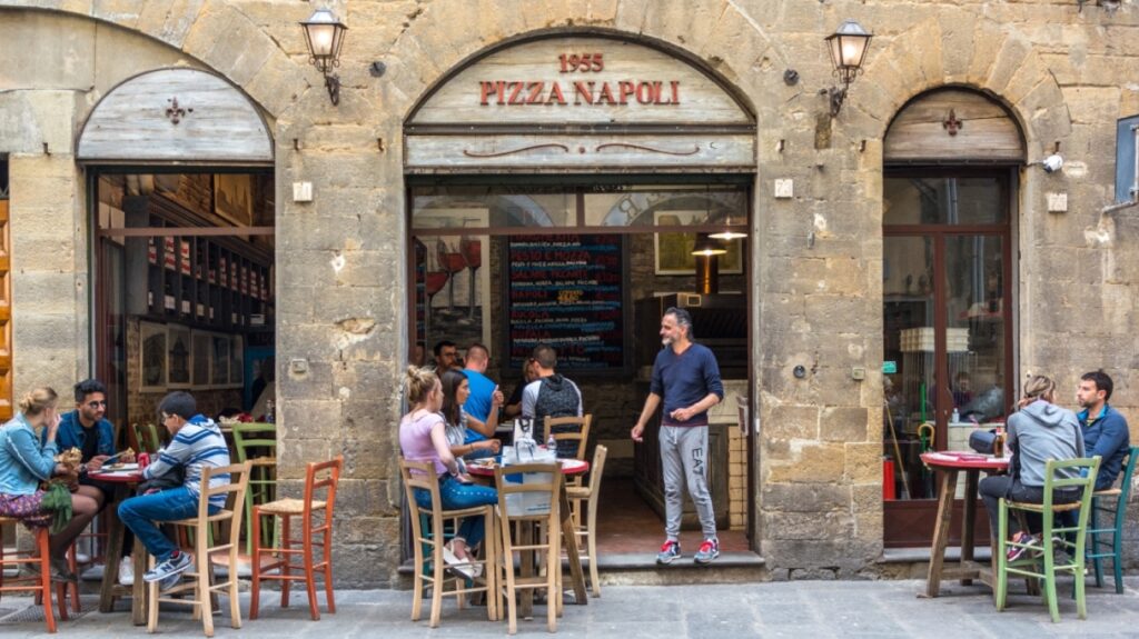 Taste Atlas: Νάπολη η «βασίλισσα» του φαγητού για το 2025 - Ποιο ελληνικό πιάτο βρίσκεται ανάμεσα στα κορυφαία του κόσμου