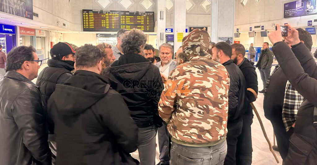 Άνοιξε ξανά το αεροδρόμιο του Ηρακλείου, μεταφορά του μπλόκου στον ΒΟΑΚ