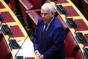 Στράτος Γ. Σιμόπουλος: Οι αγρότες εκβιάζουν την κυβέρνηση