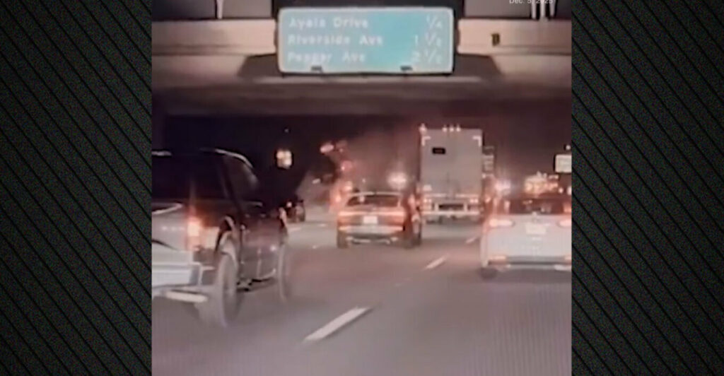 Καλιφόρνια: Αγροτικό «πετάει» πάνω από αυτοκινητόδρομο και προσγειώνεται πάνω σε άλλο όχημα