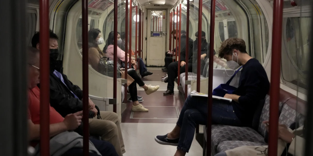 Βρετανία: Η υπεργρίπη σαρώνει τη χώρα - Κρούσματα και στη Γαλλία