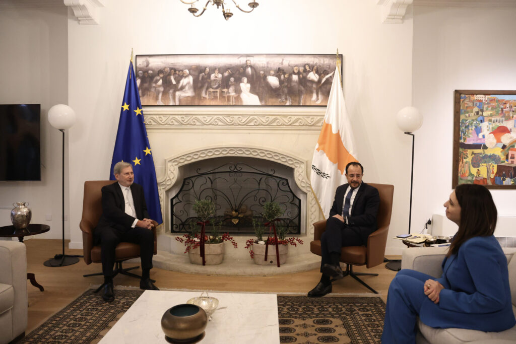 Χριστοδουλίδης σε Χαν: Χάσαμε 2,5 χρόνια, η ΕΕ μπορεί να ανοίξει τον δρόμο για λύση