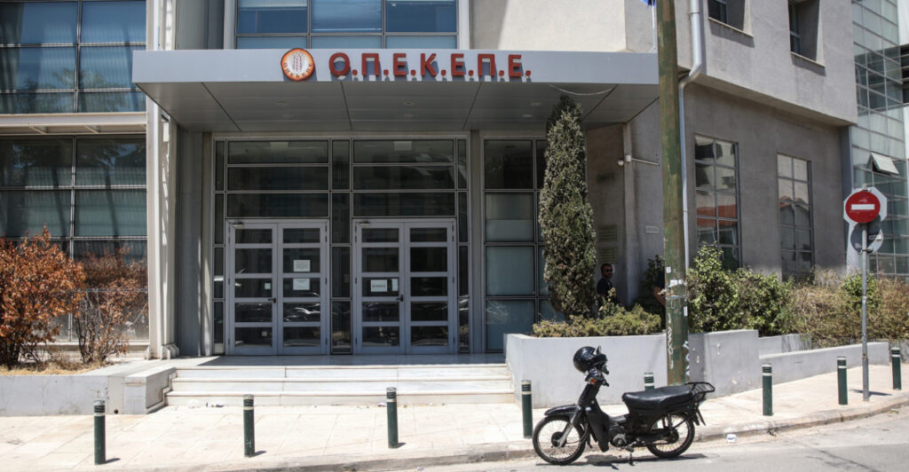 Στην Κρήτη το ελληνικό FBI για κύκλωμα με παράνομες επιδοτήσεις από ΟΠΕΚΕΠΕ: Πρόεδρος αγροτικού συνεταιρισμού ο αρχηγός, 14 προσαγωγές