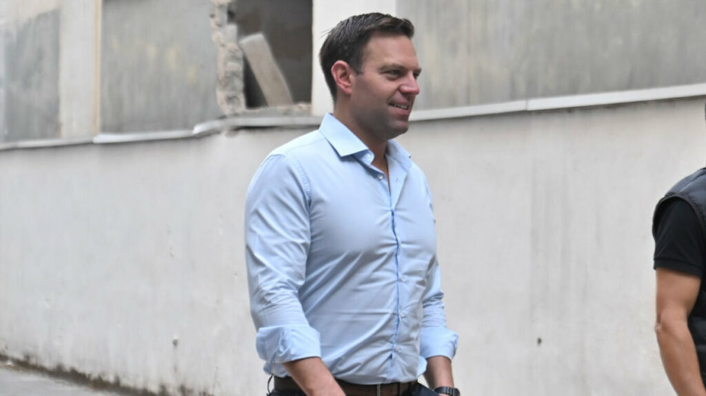 Ο Κασσελάκης περιγράφει την πρώτη του γνωριμία με τον Τσίπρα: Με ρώτησε αν το Τέξας έχει θάλασσα