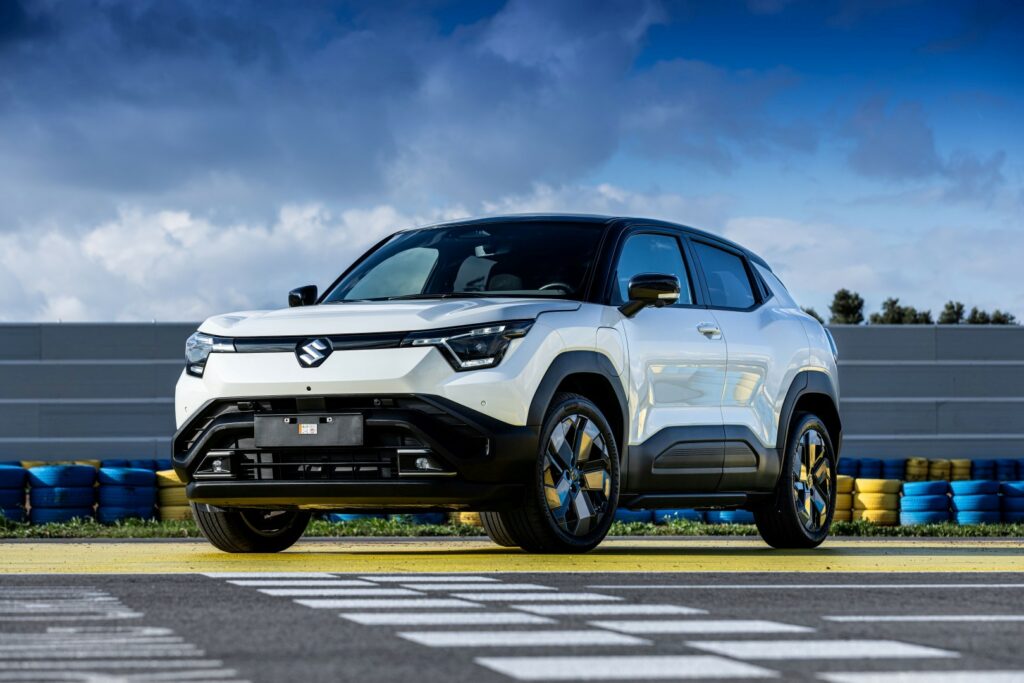 Suzuki e Vitara: Πρώτη γνωριμία σε πίστα... καρτ - Πότε θα είναι διαθέσιμο στην Ελλάδα
