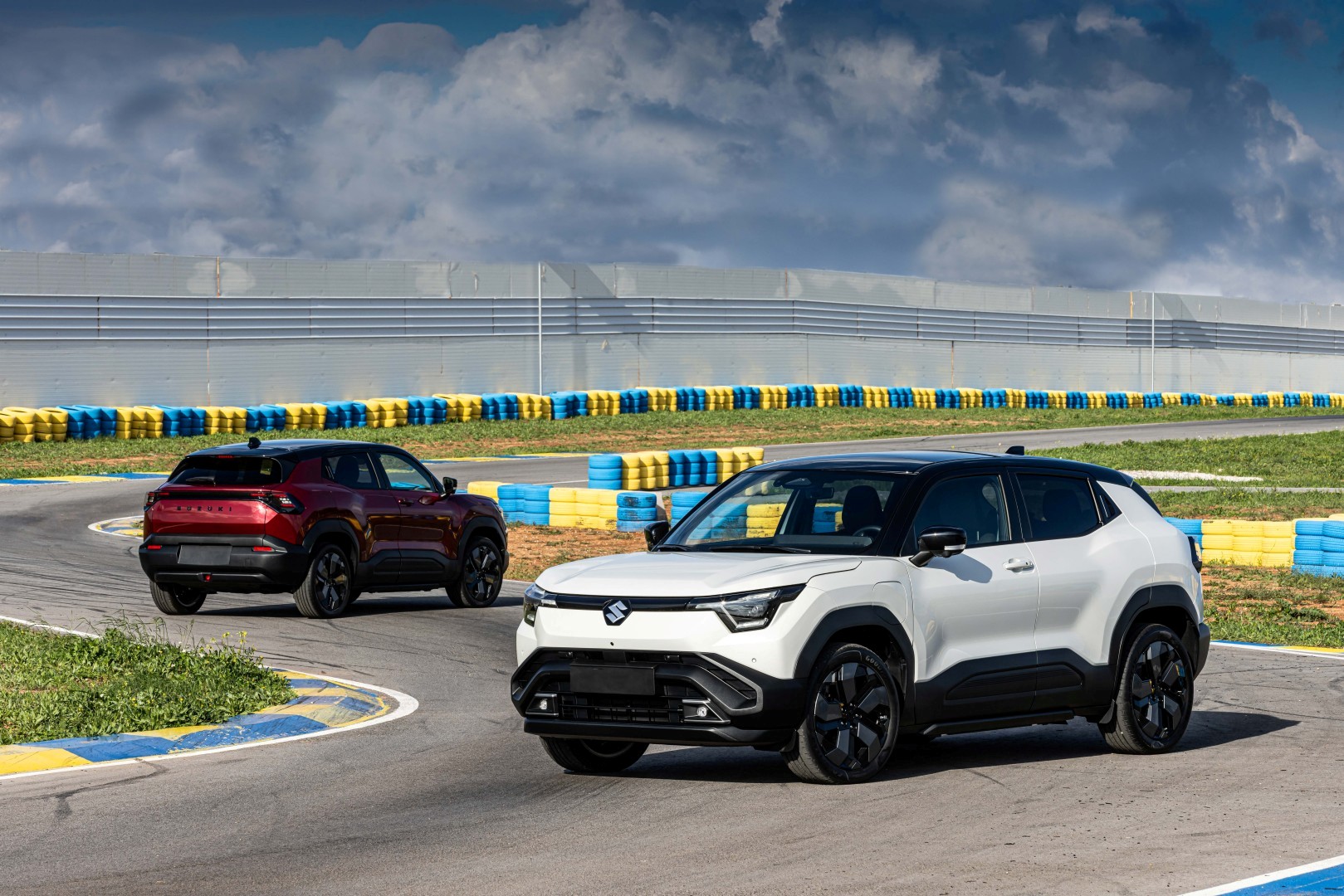 Suzuki e Vitara: Πρώτη γνωριμία σε πίστα... καρτ - Πότε θα είναι διαθέσιμο στην Ελλάδα