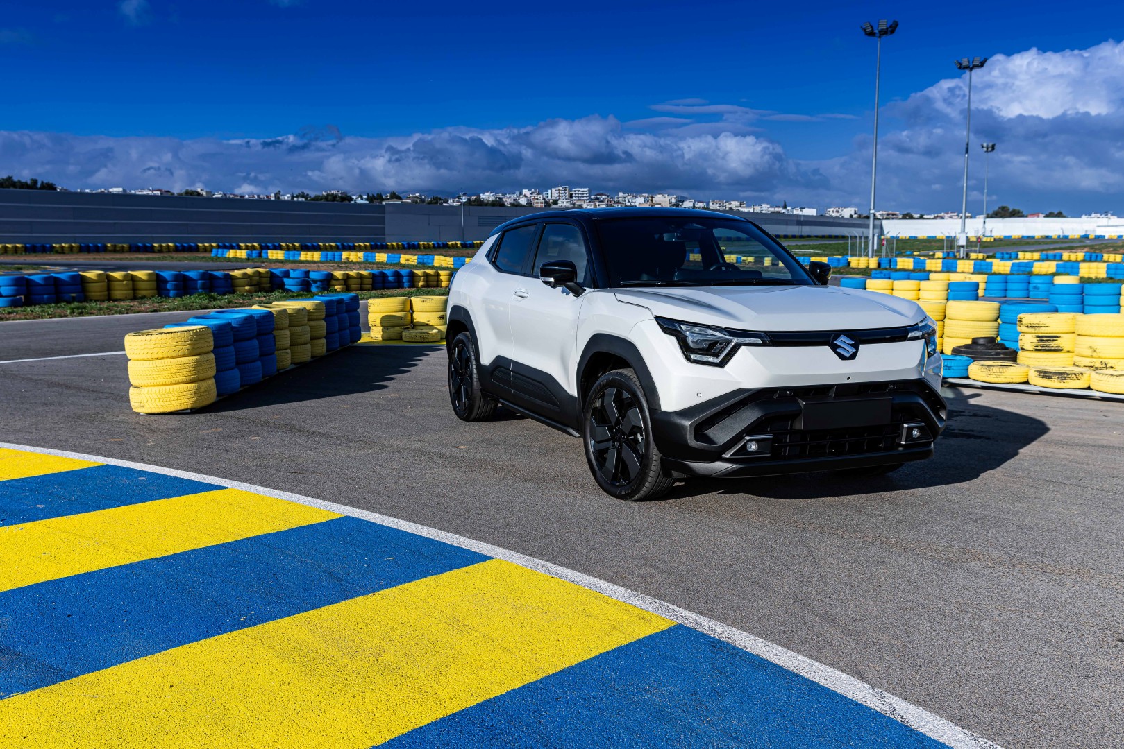 Suzuki e Vitara: Πρώτη γνωριμία σε πίστα... καρτ - Πότε θα είναι διαθέσιμο στην Ελλάδα