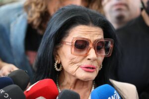 Ζωζώ Σαπουντζάκη: Δεν υπάρχει κανένα πρόβλημα, είναι μια χαρά, λέει στενή φίλη της ηθοποιού