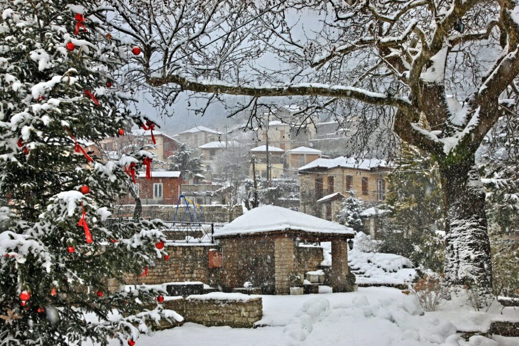 Πού να πάτε τα Χριστούγεννα στην Ελλάδα: 26 εναλλακτικές και οικονομικές επιλογές