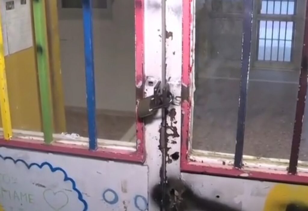 Κυψέλη: Μαθητές κλείδωσαν μέσα στο κτίριο τους διευθυντές του σχολείου που έγινε το περιστατικό με την 16χρονη