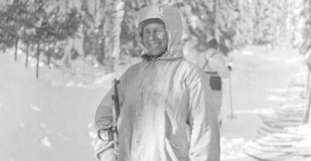 Σίμο Χέιχε: Ποιος ήταν ο θρυλικός ελεύθερος σκοπευτής που είχε το παρατσούκλι «Λευκός Θάνατος»