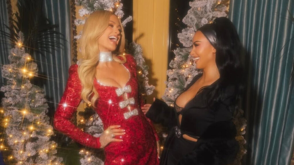 Κιμ Καρντάσιαν και Πάρις Χίλτον ποζάρουν μαζί 17 χρόνια μετά την κόντρα τους