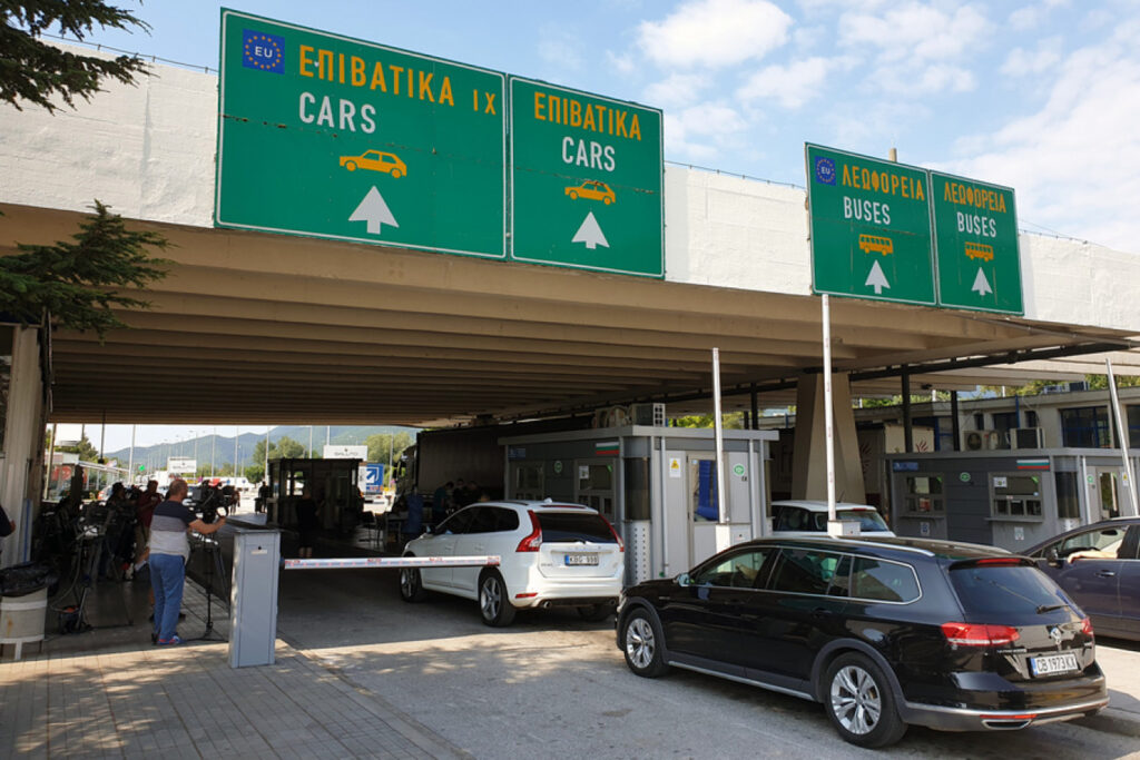 Πολύωρος αποκλεισμός από τους παραγωγούς στον Προμαχώνα - Δεν περνούν τα φορτηγά διεθνών μεταφορών