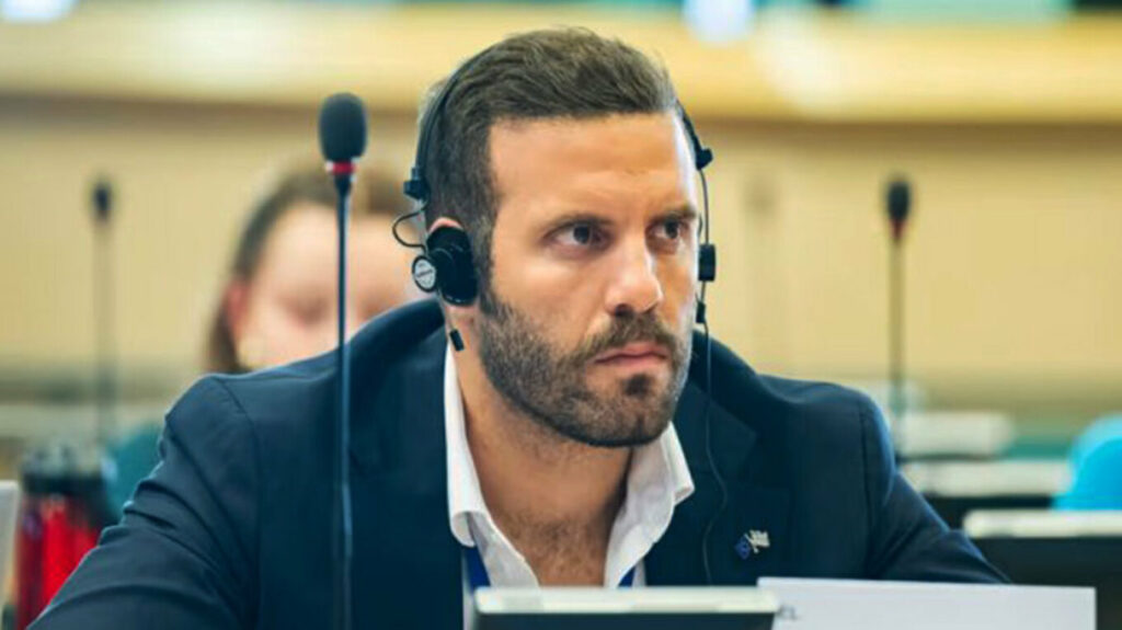 Άφαντος ο Παππάς μετά το ξύλο σε δημοσιογράφο στο Στρασβούργο: Τα τηλεφωνήματα Φάμελλου - Αρβανίτη για διαγραφή και οι ενστάσεις Πολάκη