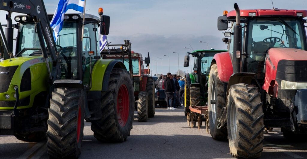 Αγροτικές κινητοποιήσεις: Στα μπλόκα παραμένουν οι παραγωγοί της Βόρειας Ελλάδας - Ποιοι δρόμοι κλείνουν