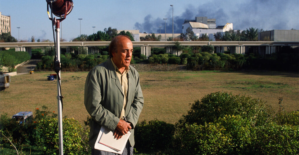 Πέθανε ο διάσημος πολεμικός ανταποκριτής Πίτερ Αρνέτ: Είχε πάρει Πούλιτζερ για το Βιετνάμ και συνέντευξη από τον Mπιν Λάντεν