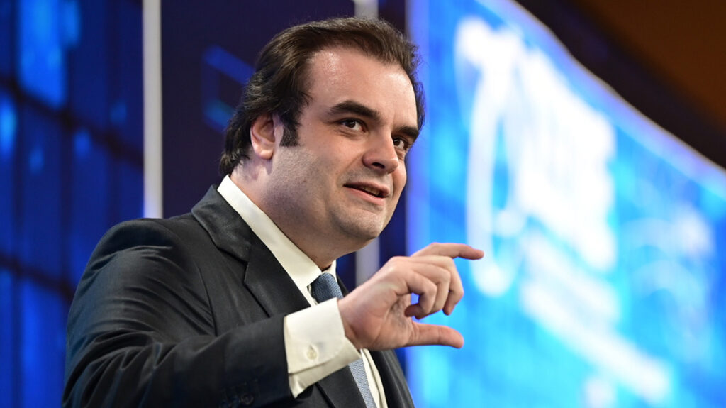 Ο Κυριάκος Πιερρακάκης παρουσίασε στη Βουλή το σχέδιο αναδιάρθρωσης των ΕΛΤΑ: Το ταχυδρομείο αλλάζει για να μπορέσει να μείνει παρόν