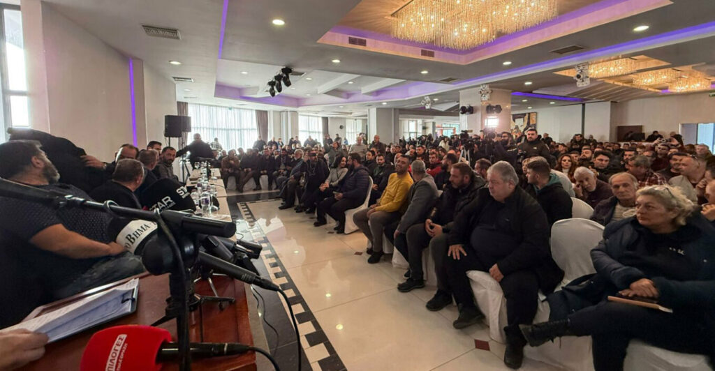 Αρνούνται την συνάντηση με Μητσοτάκη και συνεχίζουν τα μπλόκα οι αγρότες - Έρχονται νέοι αποκλεισμοί, τι λένε για τις γιορτές