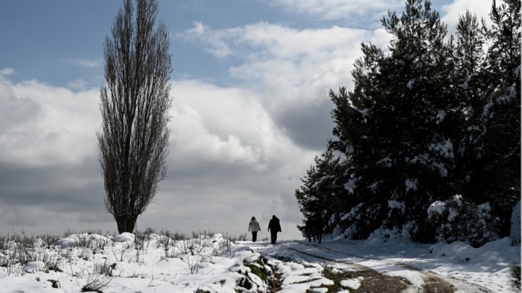 Καιρός: Καταιγίδες και κρύο έως τα Χριστούγεννα – Πού θα πέσουν τα πρώτα πυκνά χιόνια